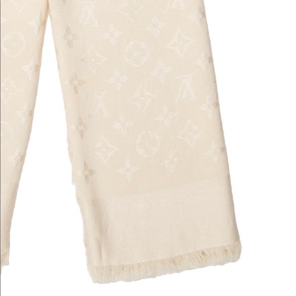 Louis Vuitton Shine Silk Shawl - Picture 3 of 4